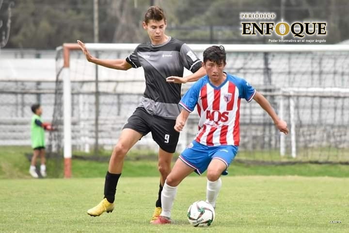 Poblano Christopher Martínez llega a Chivas