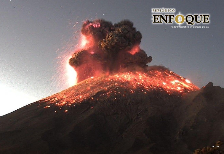 Popocatépetl amanece con erupción, arroja material incandescente (Video)