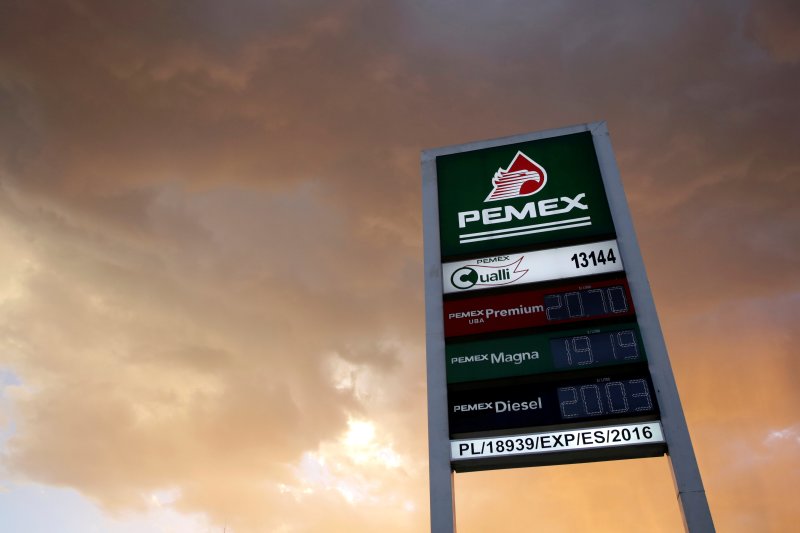 Deuda de Pemex limitaría esfuerzo en finanzas públicas y política monetaria: FMI
