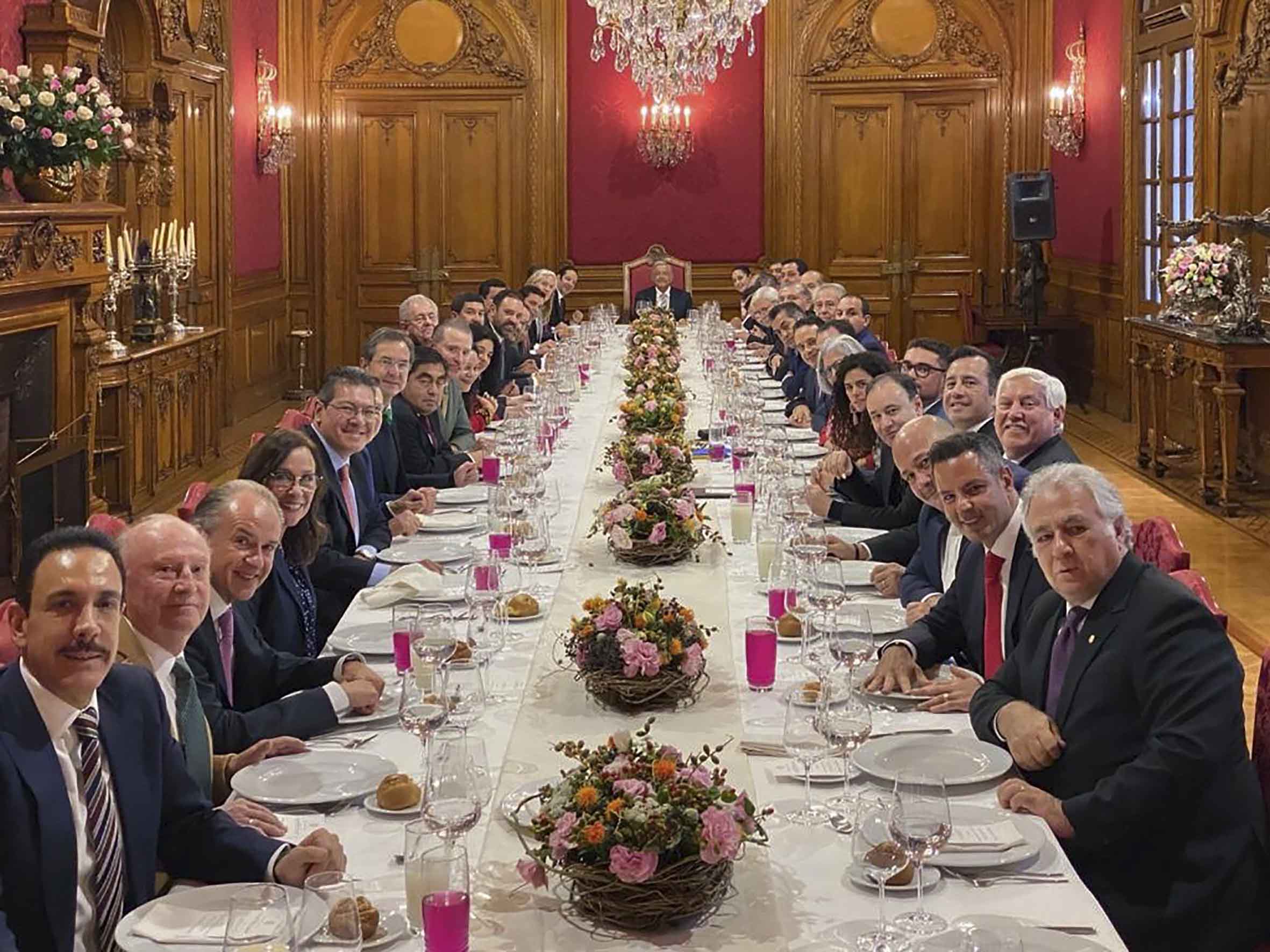Asiste Marco Mena a comida con el presidente AMLO