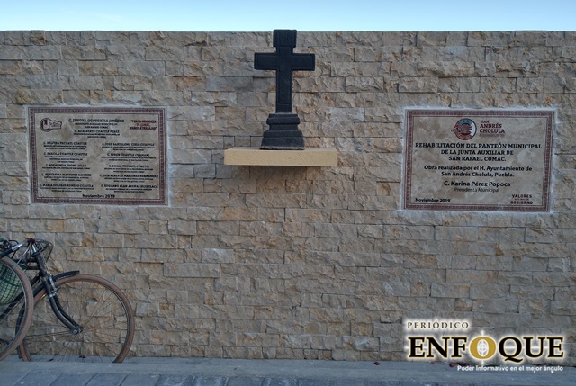 Entrega Karina Pérez Popoca rehabilitación del panteón de San Rafael Comac 