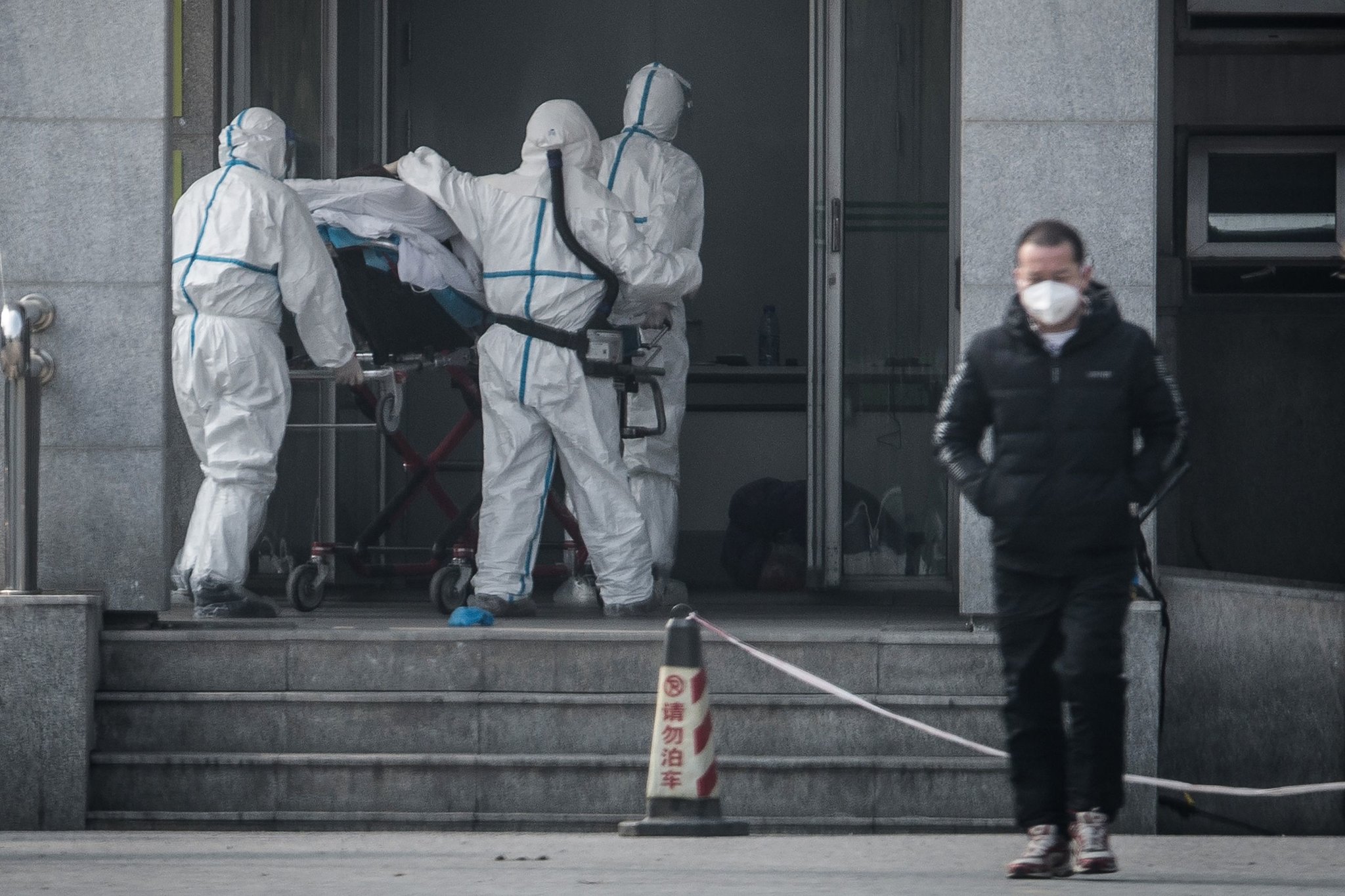 China confirma que el 'misterioso' coronavirus se transmite de humano a humano