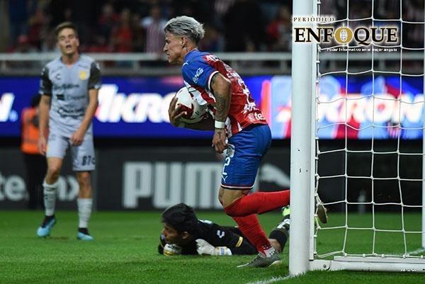 #LadyCerveza y Dorados, los dolores de cabeza de las “Súper Chivas”