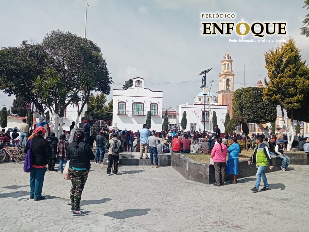 Habitantes de Amozoc toman la presidencia municipal, exigen más servicios; amenazan con bloquear la carretera (Fotos)