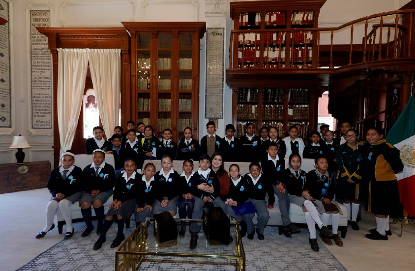 Estudiantes y autoridades municipales se unen para combatir la violencia escolar (Fotos)
