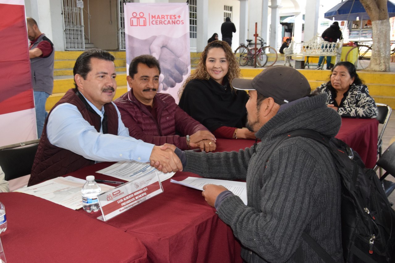 Brinda gobierno de San Pedro Cholula estabilidad  y servicios en Santa Bárbara Almoloya  