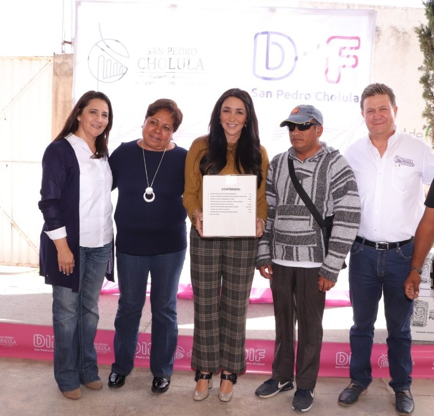 Entregan DIF Estatal y DIF Municipal despensas para diferentes grupos sociales de San Pedro Cholula