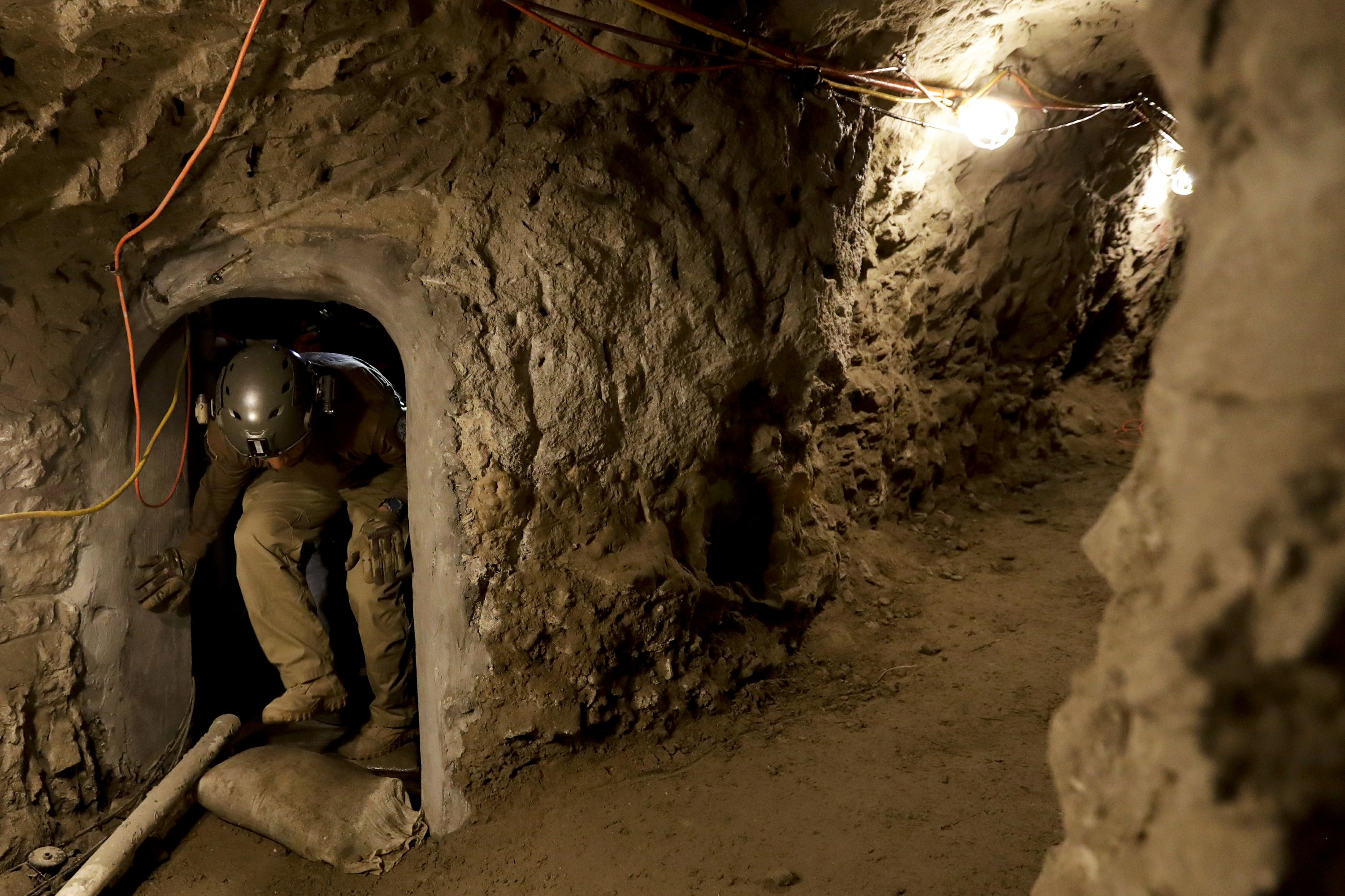 Hallan megatúnel clandestino en EU; conecta a Tijuana con San Diego
