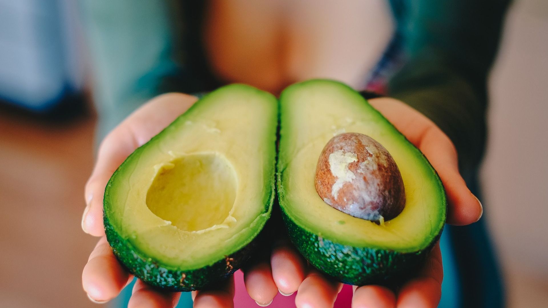 Hay casi 30 mil heridos por cortar aguacates en EU