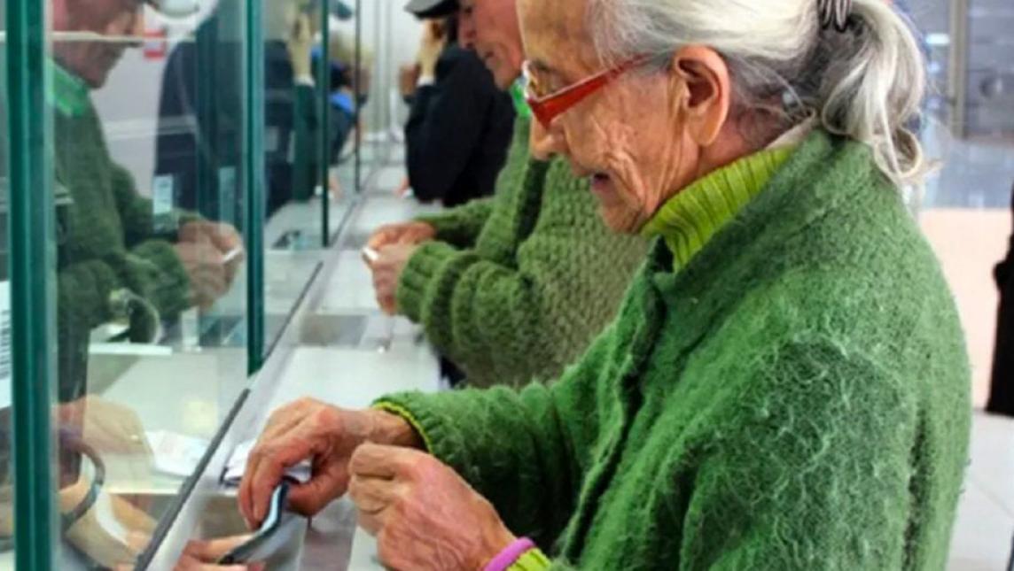 Sindicatos plantean pensión generalizada de 25 salarios mínimos