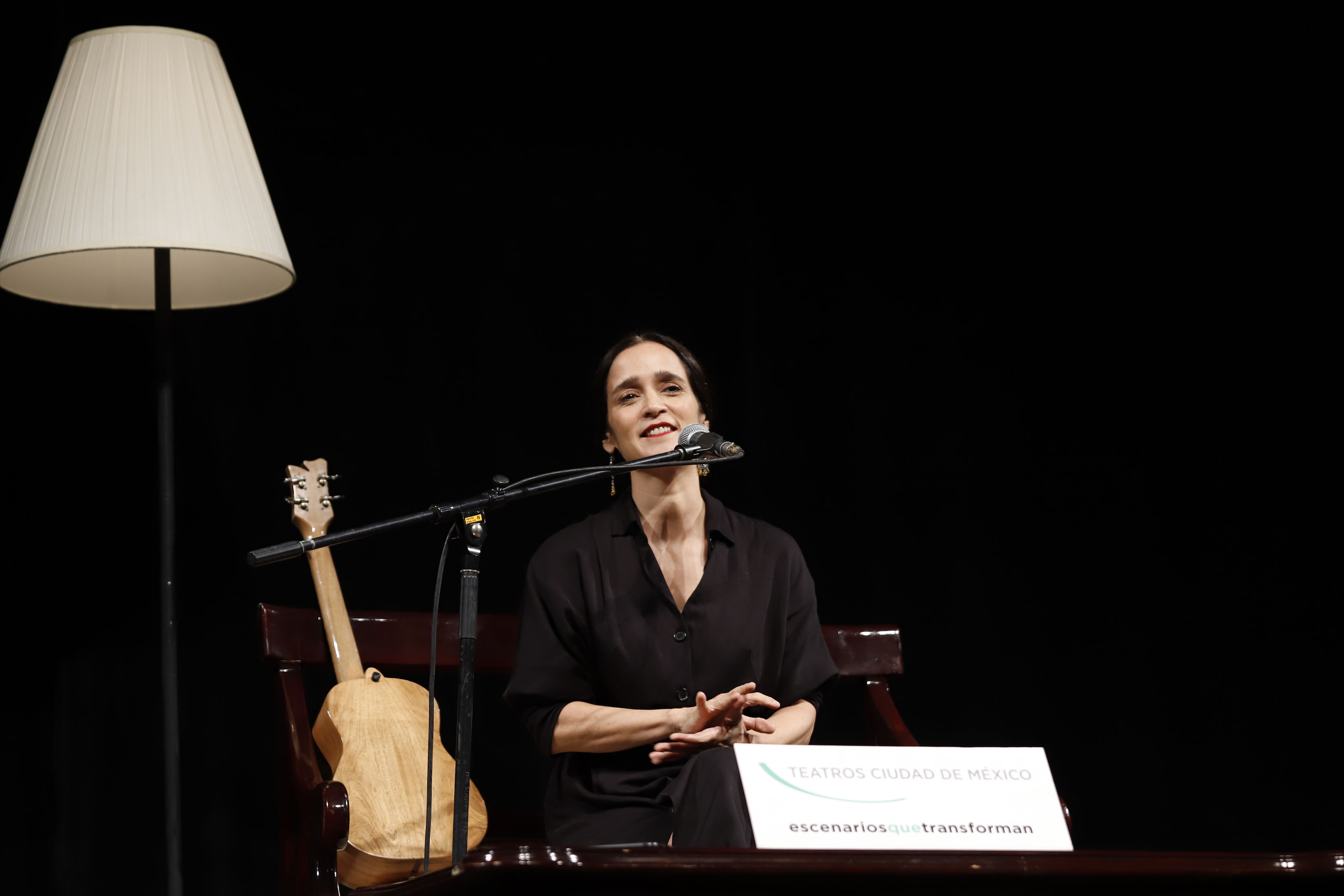 Las mujeres son un tema pendiente en México: Julieta Venegas