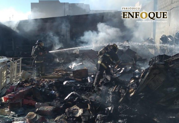 Arde una bodega de 600 m2 del Hospital del Niño Poblano
