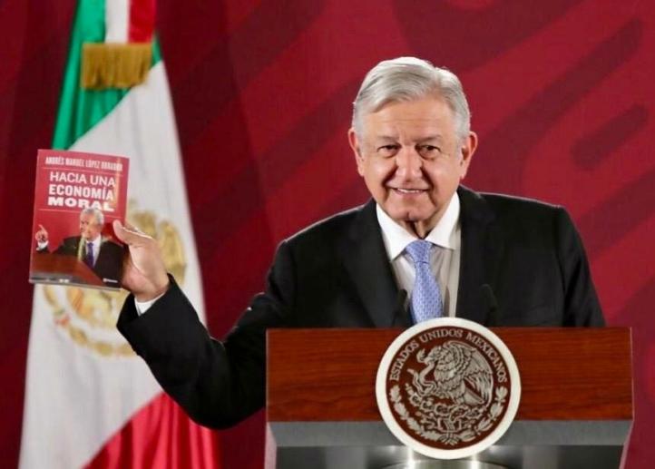 AMLO presume ventas de 'Hacia una economía moral'