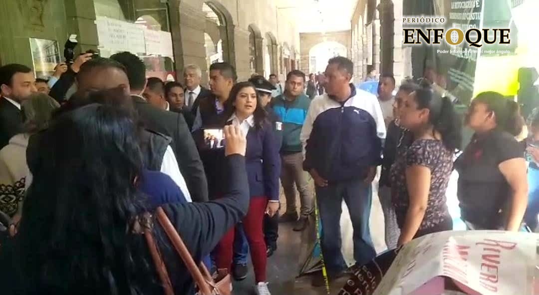 Rivera Vivanco retoma mesas de negociación con extrabajadores que realizan plantón (Videos)