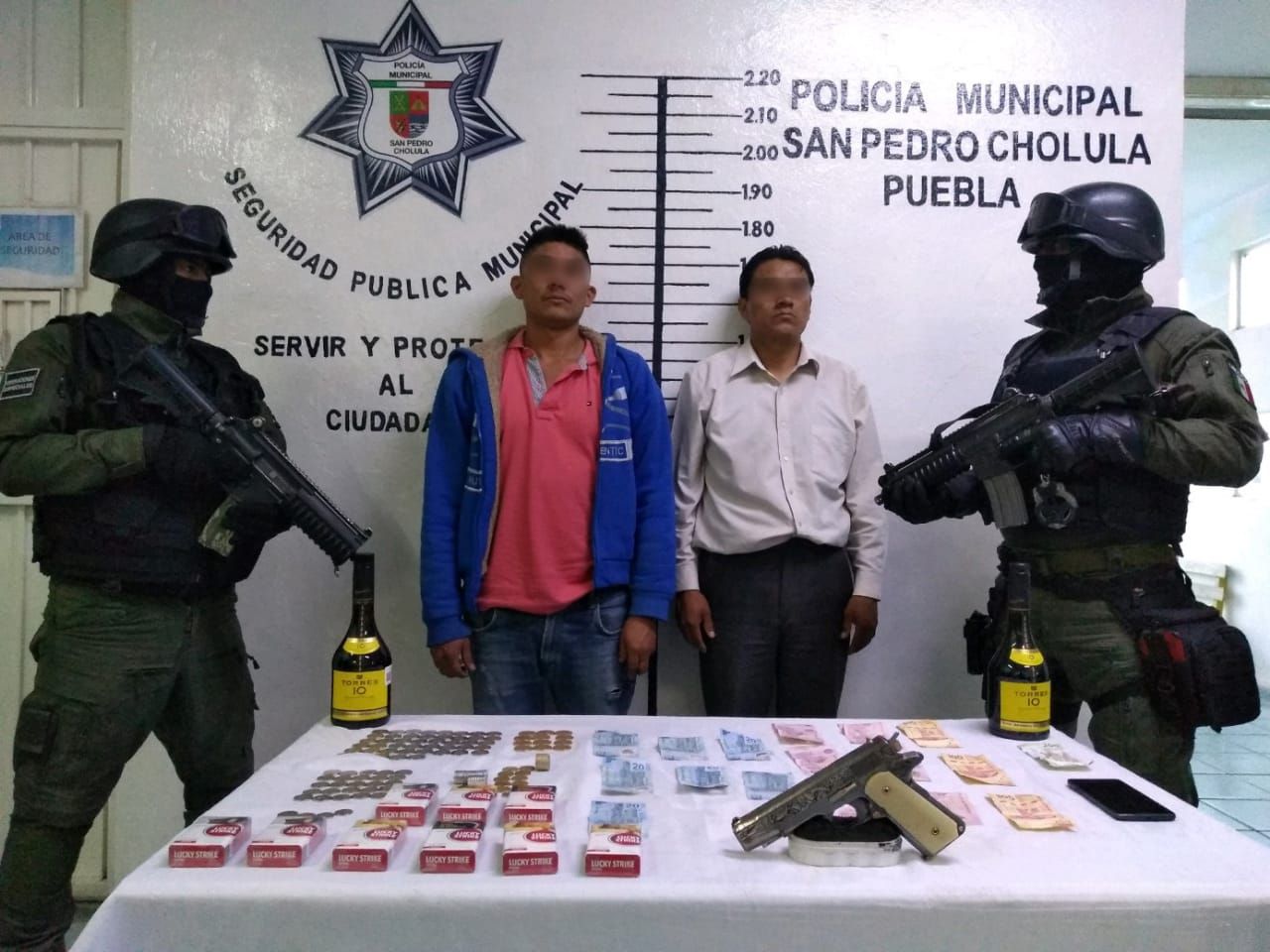 Tras persecución, policía de San Pedro Cholula asegura a 2 presuntos asaltantes de tiendas de conveniencia 