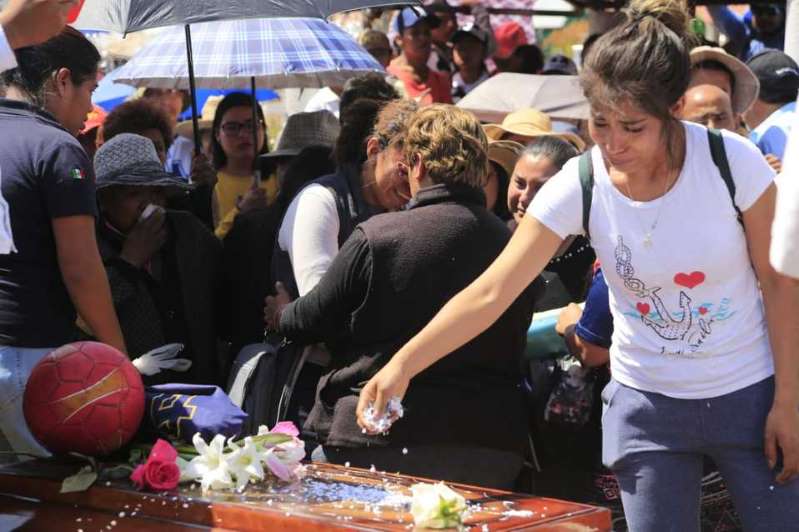 Sepultan a conductor de Uber asesinado junto a estudiantes de medicina