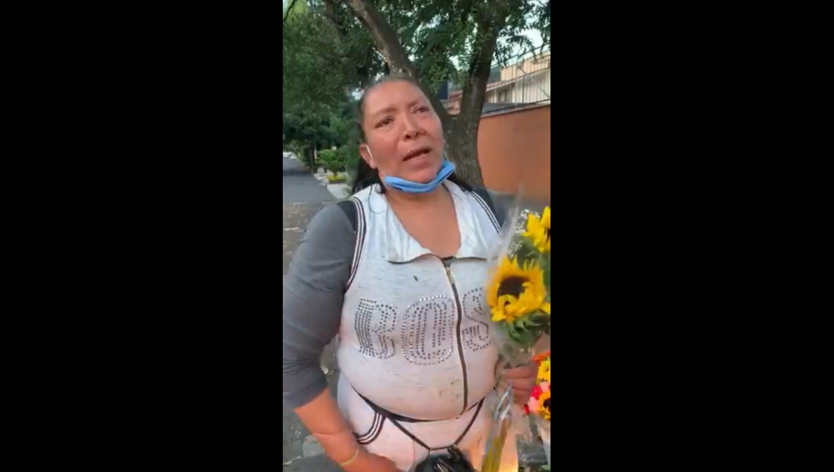 Sin consideración: Policías golpean a mujer por vender flores en plena pandemia (Video)