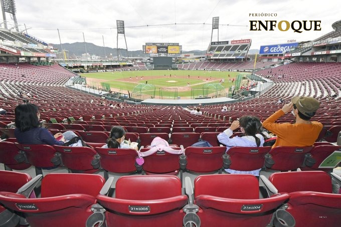 Aficionados ya podrán acudir a partidos de fútbol y béisbol en Japón