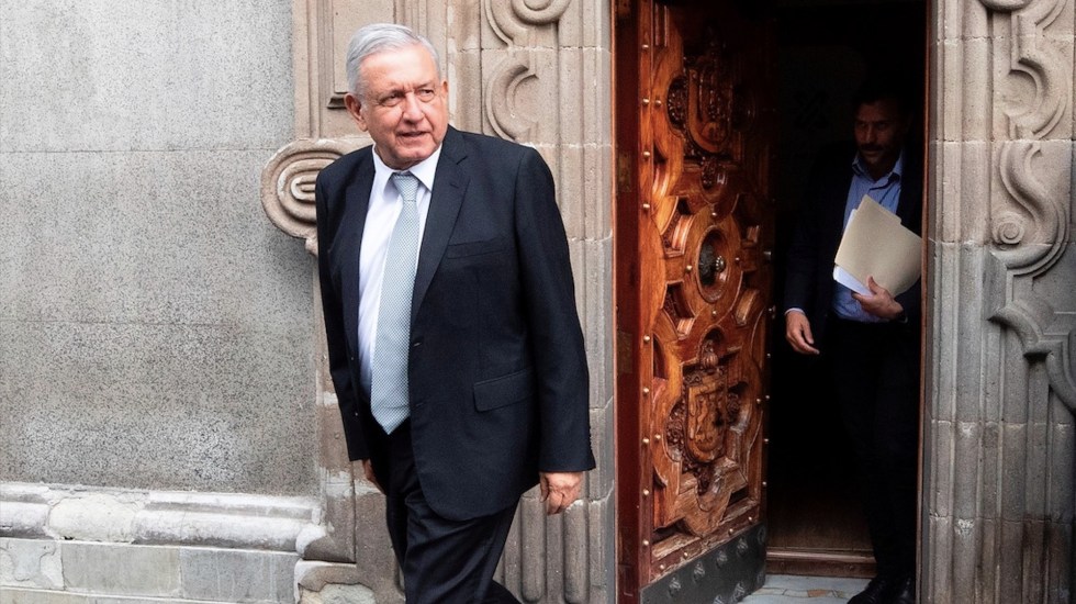 López Obrador sale rumbo al aeropuerto para su viaje a Washington