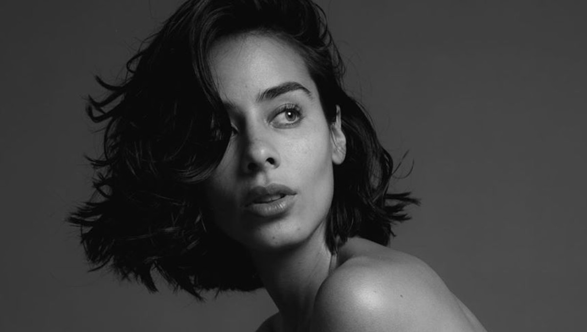 Esmeralda Pimentel posa sin ropa y asombra con su belleza al natural