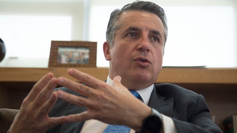 Julio Santaella, presidente del Inegi, da positivo a COVID-19