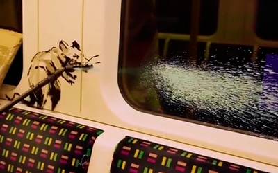 Ni el COVID-19 frena a Banksy: realiza obra en el metro de Londres sobre el uso de cubrebocas