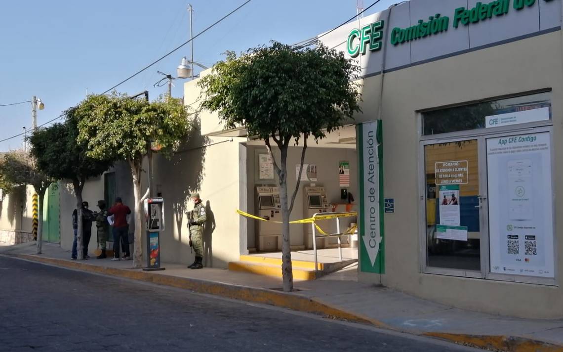 Botín millonario: asaltantes drogan a guardias y roban seis cajeros de la CFE en Puebla