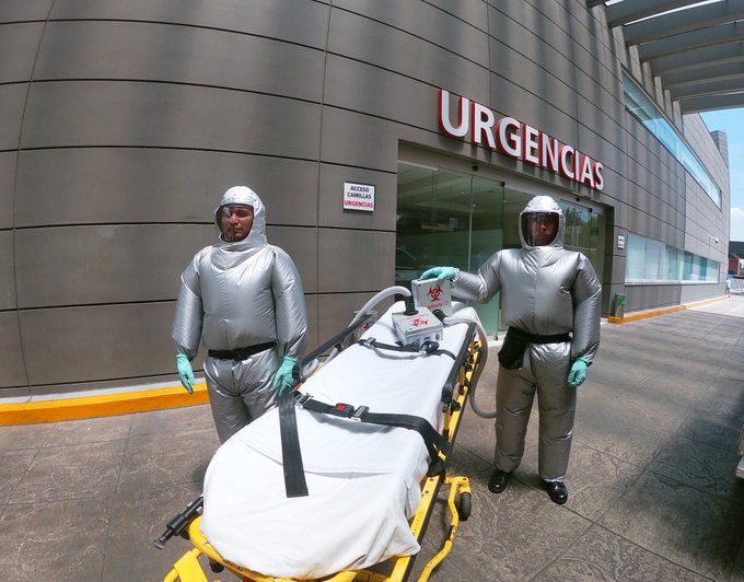 ¿Un traje espacial? No, es una prenda diseñada por mexicanos para paramédicos que atienden COVID-19
