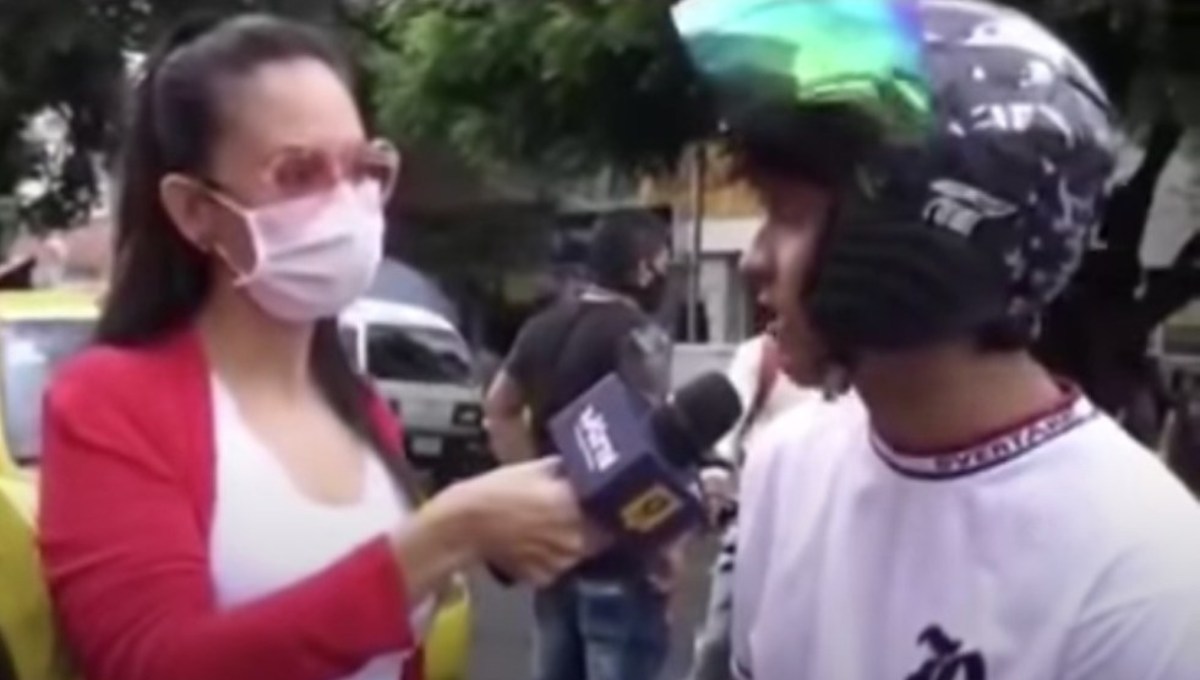 “COVID-19 no es real y los humanos no existimos”: joven que se niega a usar cubrebocas (Video)