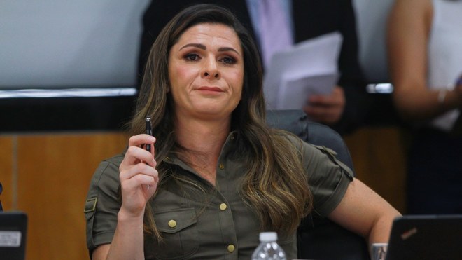 Detienen a empresarios que acusan a Ana Guevara de extorsión