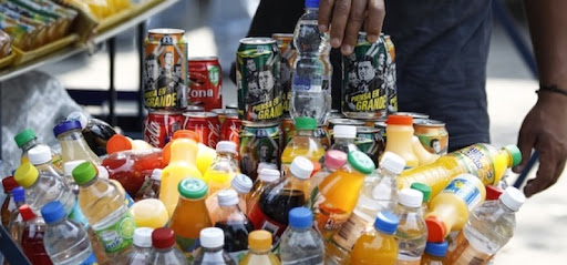 ¿Cuántos mexicanos mueren al año por bebidas azucaradas? El mismo número que va de fallecidos por COVID-19