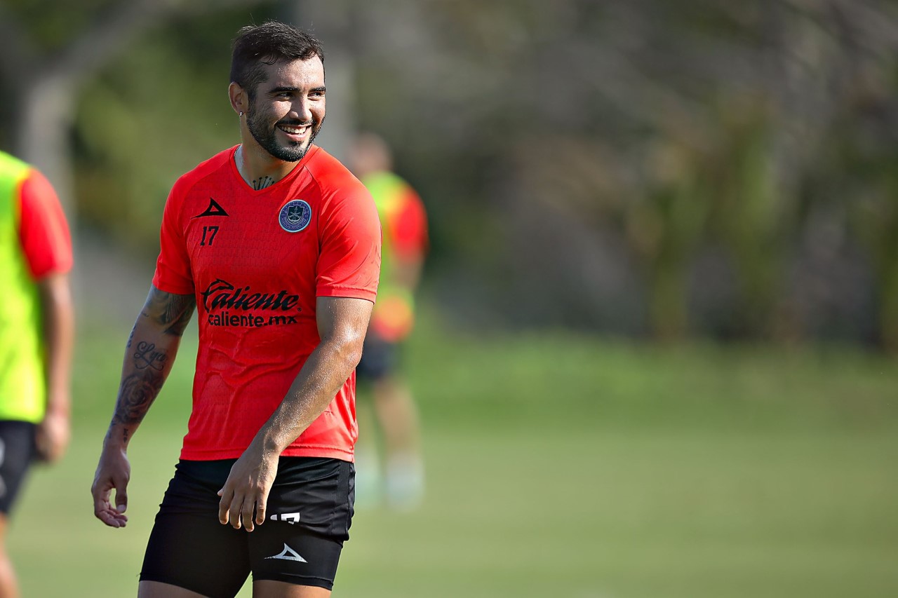 Mazatlán FC sigue con sus patrocinadores exóticos 