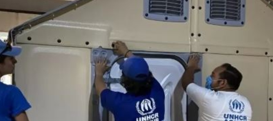 Agencia de la ONU para los Refugiados instala casas prefabricadas en norte y sur de México