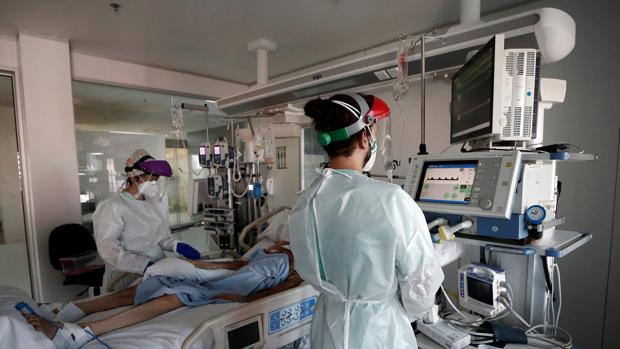 Atenderse por COVID-19 en un hospital privado le costó a Juan 20 años de su sueldo