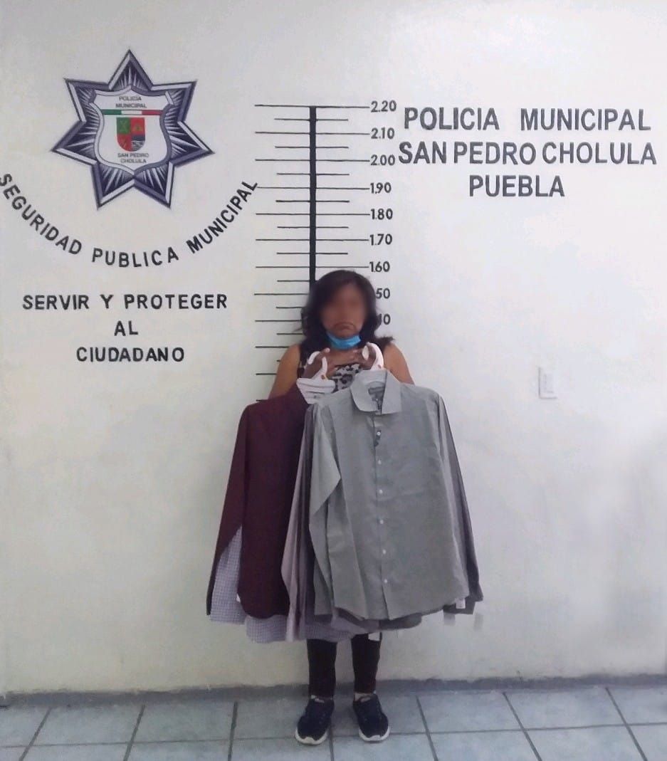 Detiene policía de San Pedro Cholula a mujer señalada por robo de mercancía