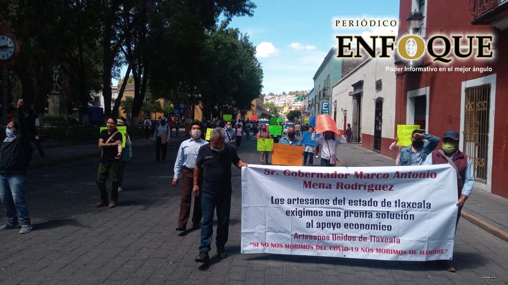 Marchan una vez más artesanos en la capital tlaxcalteca