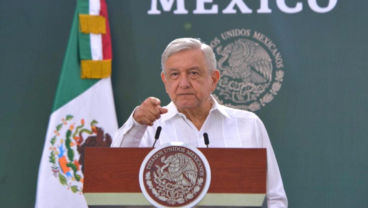 AMLO “toca madera” para que no se cumpla pronóstico de 35 mil muertes por COVID-19