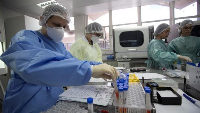 EU da aprobación de emergencia a kit para detectar COVID-19 de empresa china