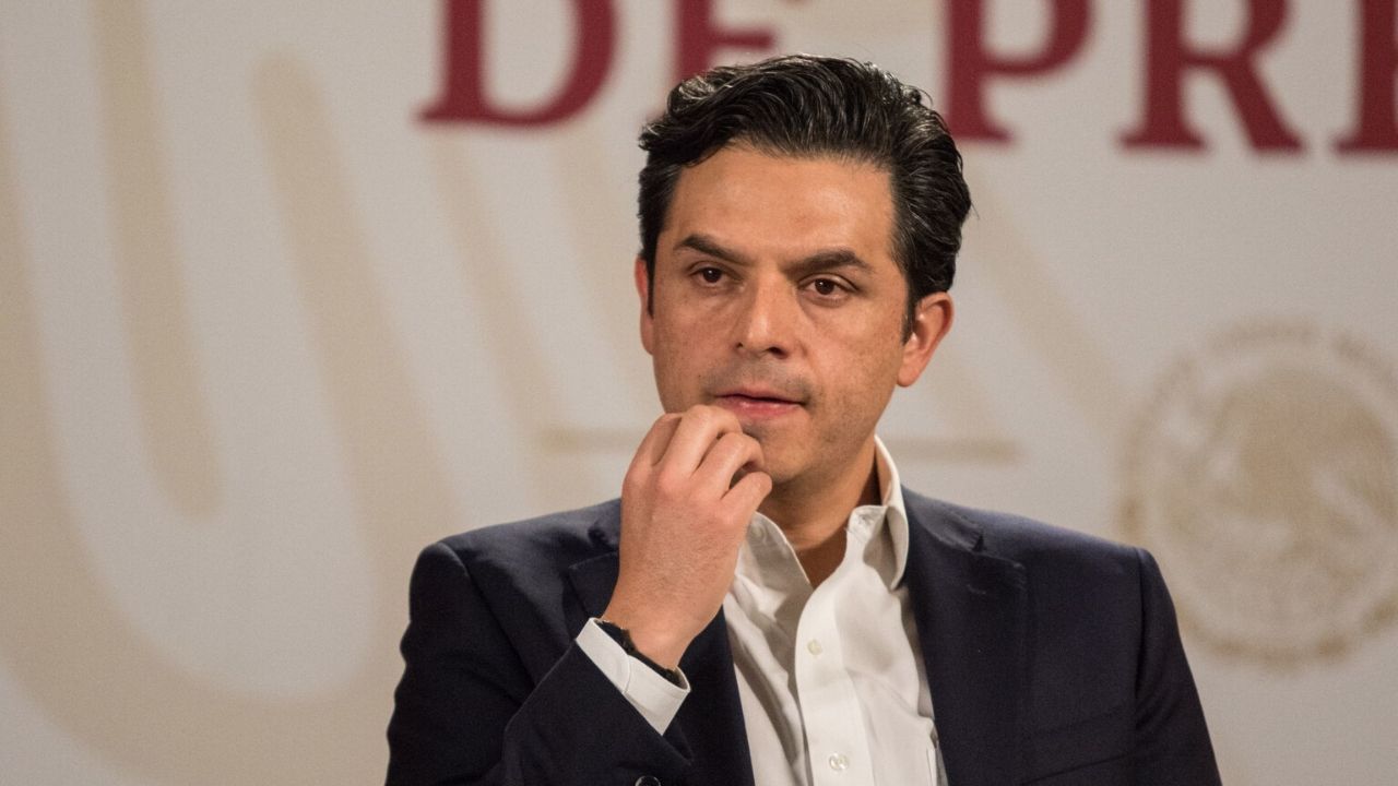 Zoé Robledo, director del IMSS, da positivo a COVID-19; el viernes estuvo con AMLO en 'la mañanera'