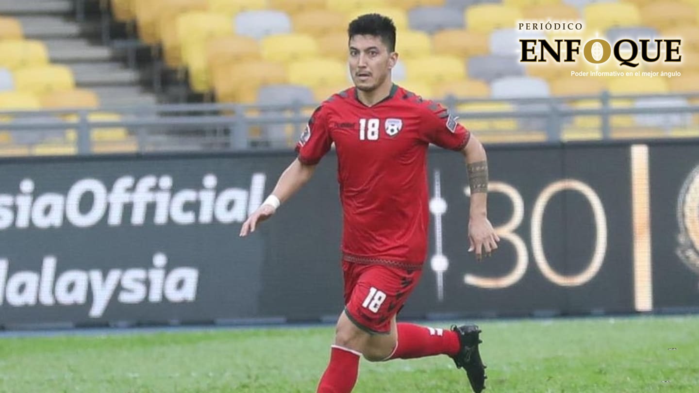 De ser refugiado de guerra a estrella de futbol en su país