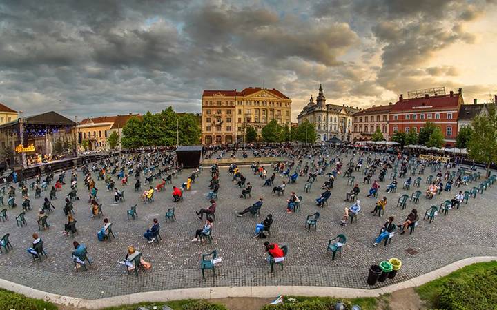 Rumania hace historia y realiza el primer concierto con público respetando "sana distancia"