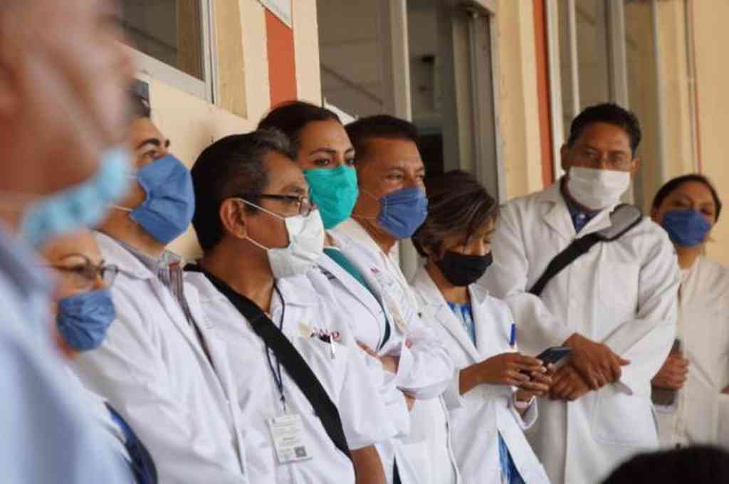 Diputados acuerdan en comisión castigar con hasta 10 años de prisión a quien agreda a personal médico