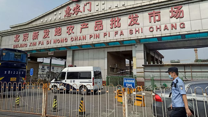 Beijing cierra su mercado más grande por brote de 45 casos asintomáticos de COVID-19