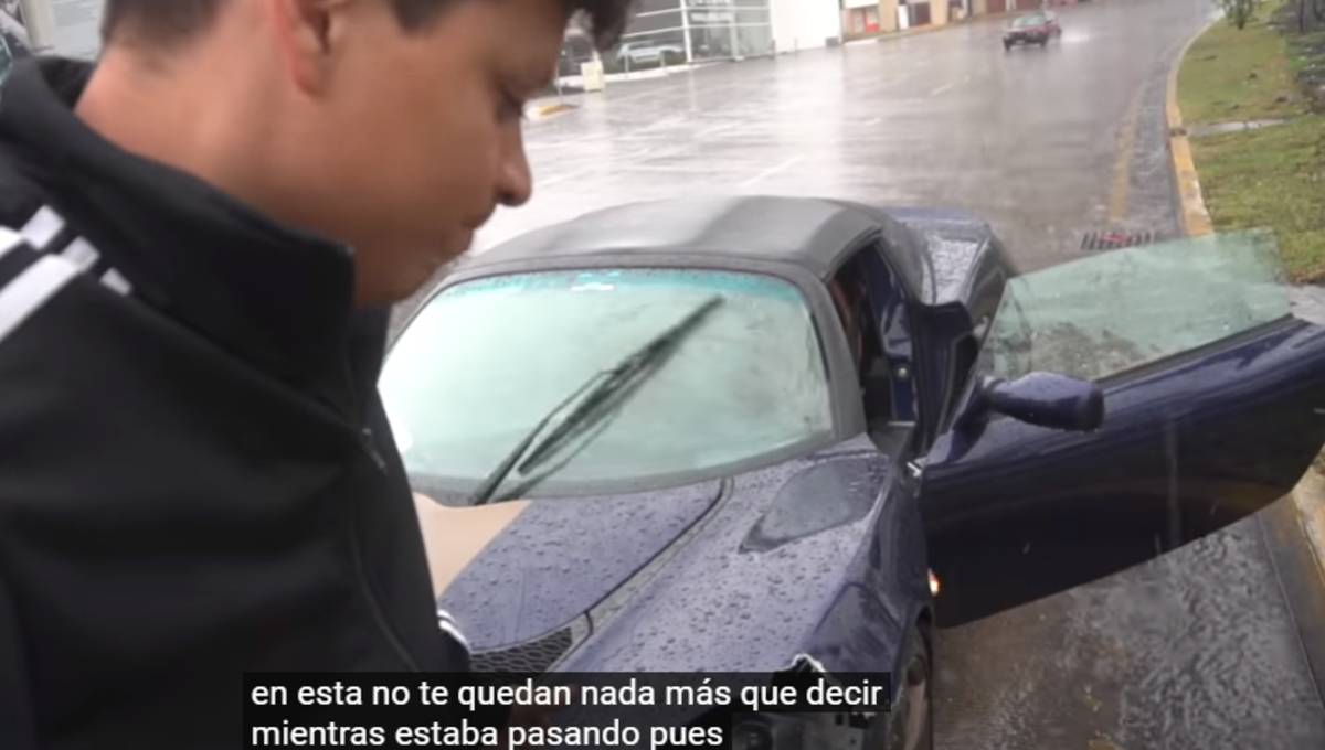 YouTubers se graban ‘corriendo’ auto deportivo en la lluvia y chocan en Puebla (Video)