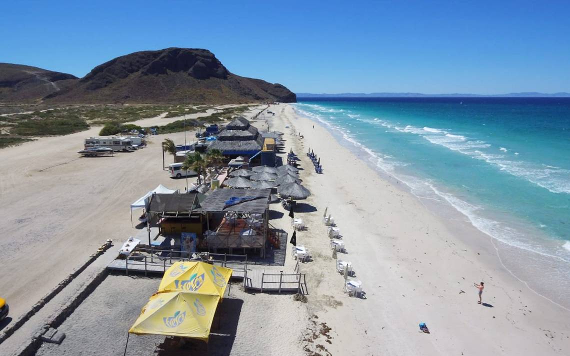 La ironía de la industria turística en México: playas idílicas y vacías debido al COVID-19