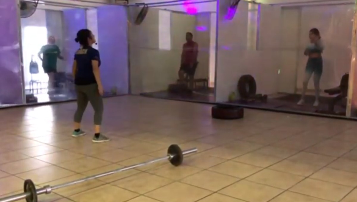 “COVID-Fitness”, el gimnasio para ejercitarse entre vitrinas en Chihuahua
