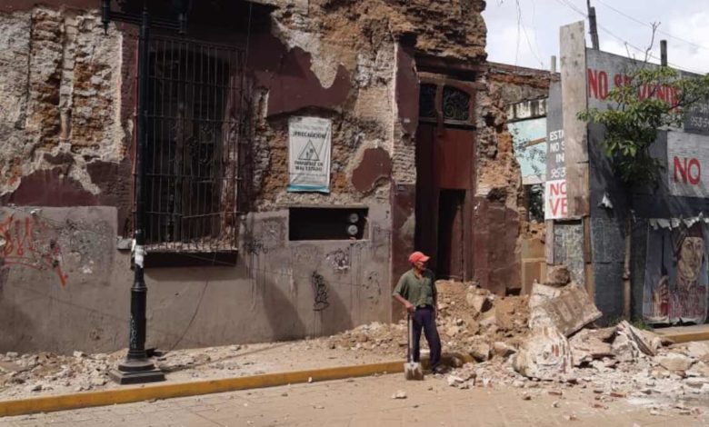 Sismo deja 2 muertos en Oaxaca; hay otras 15 personas atrapadas bajo escombros