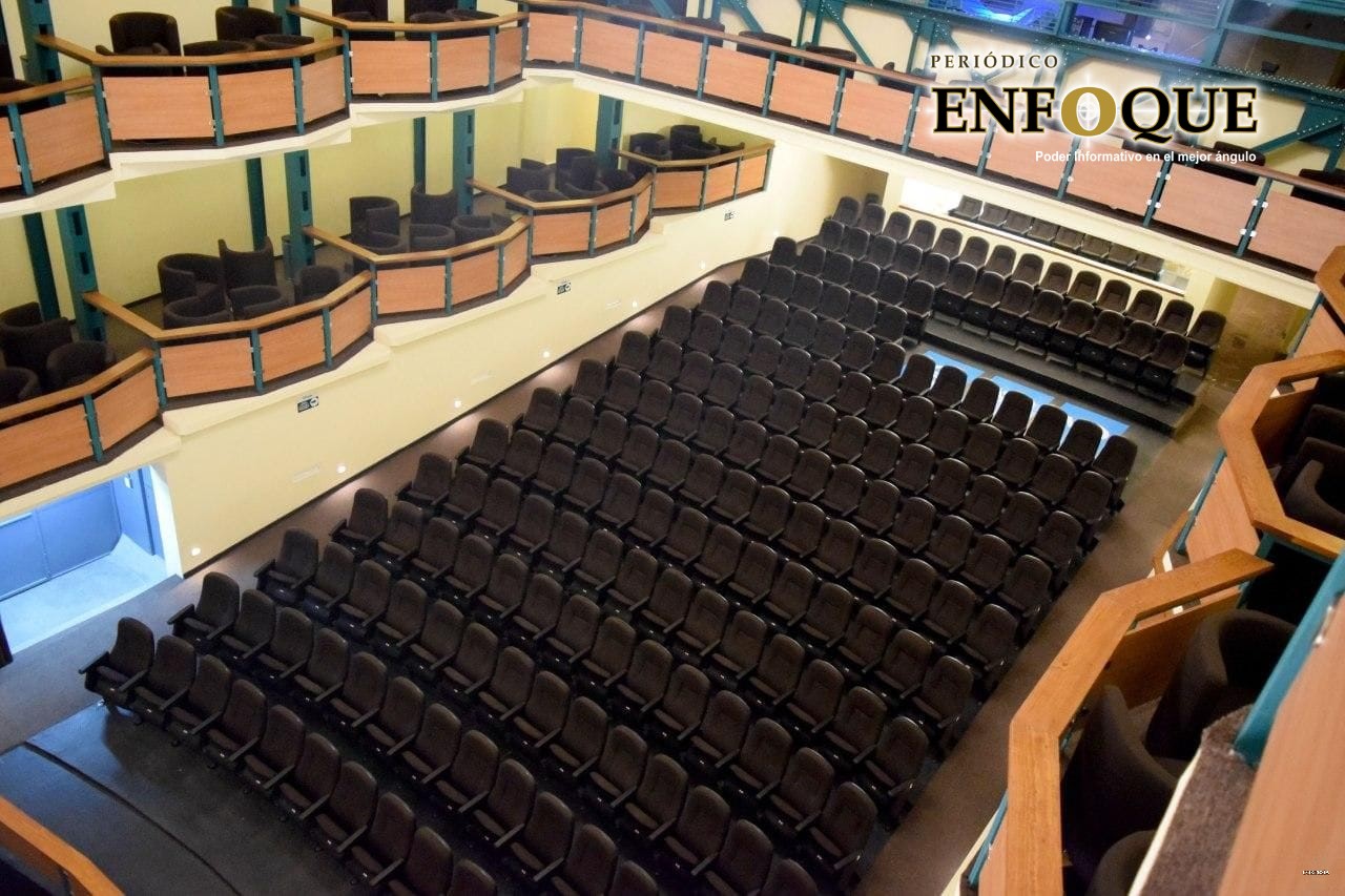 Rivera Vivanco entrega remodelación del Teatro Principal