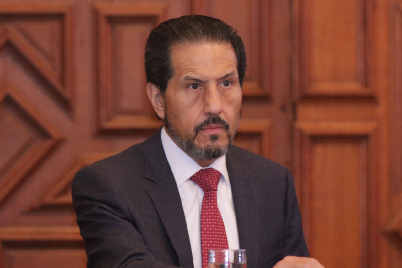 Alfonso Esparza invita a participar en becas por contingencia del Covid-19