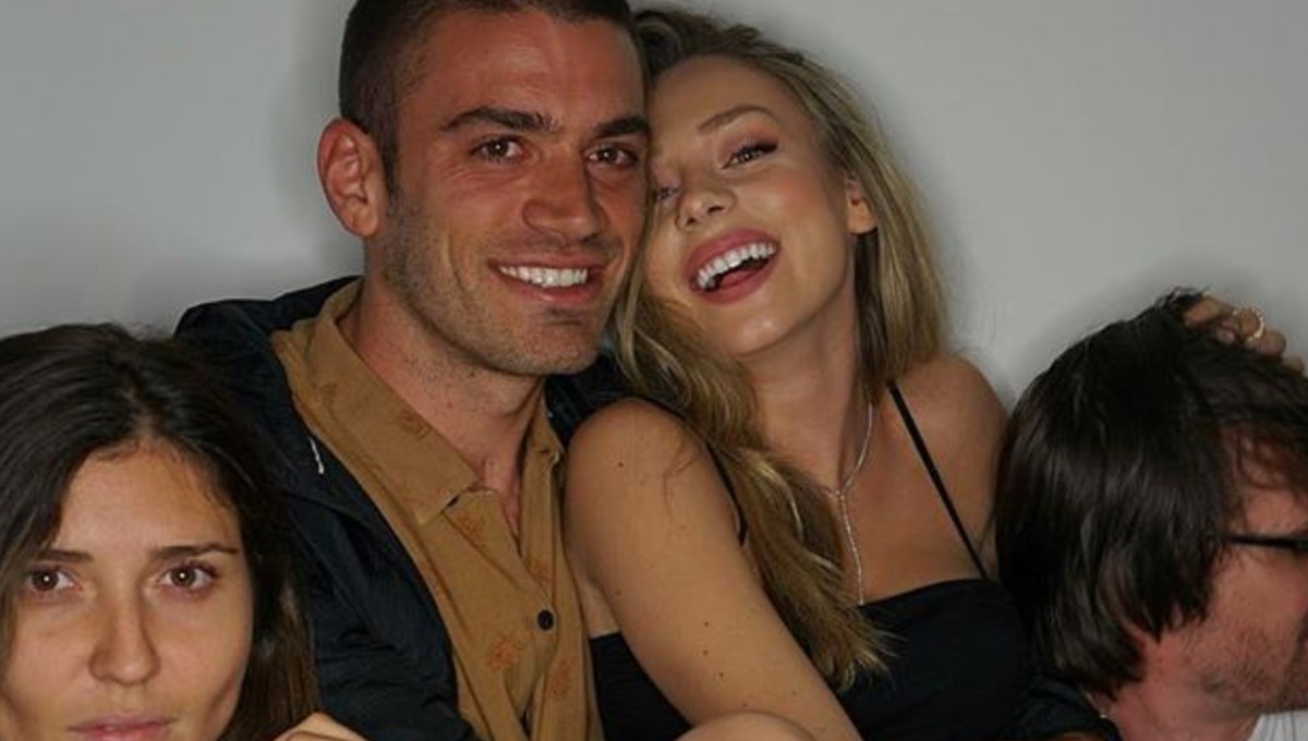 ¿Y Alex Speitzer? ¿Quién es el hombre que está abrazando a Ester Expósito?